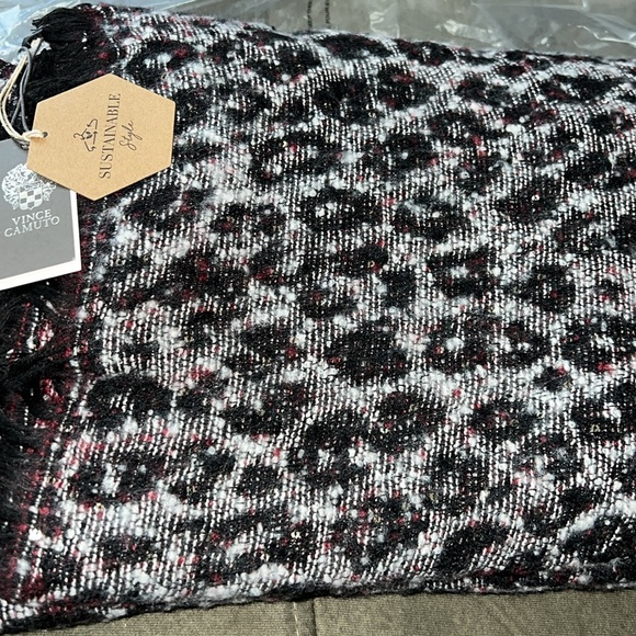 Vince Camuto sequined Boucle sweater wrap - Picture 5 of 6